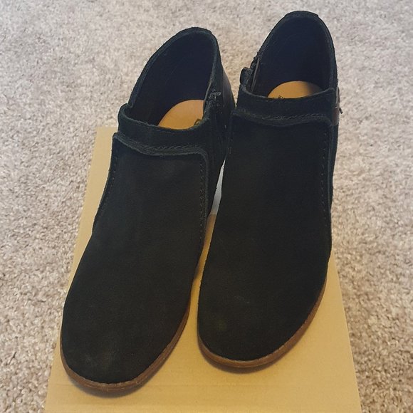 Clarks heeled ankle boot - low heel (size 7M - Sashlin Ester) - Picture 3 of 5